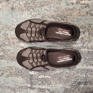 Skechers sneakers pull on 6.5